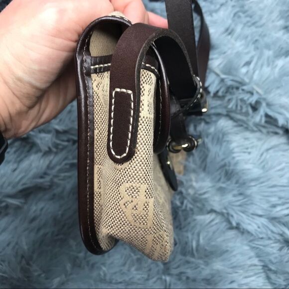 Authentic Dooney & Bourke Signature Logo - Picture 5 of 14